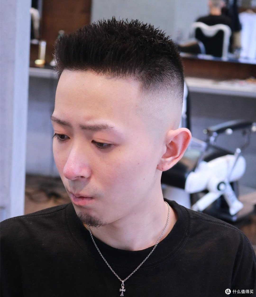 不建议中年男人留这4种发型,自以为洋气,实际不是装嫩就是显老