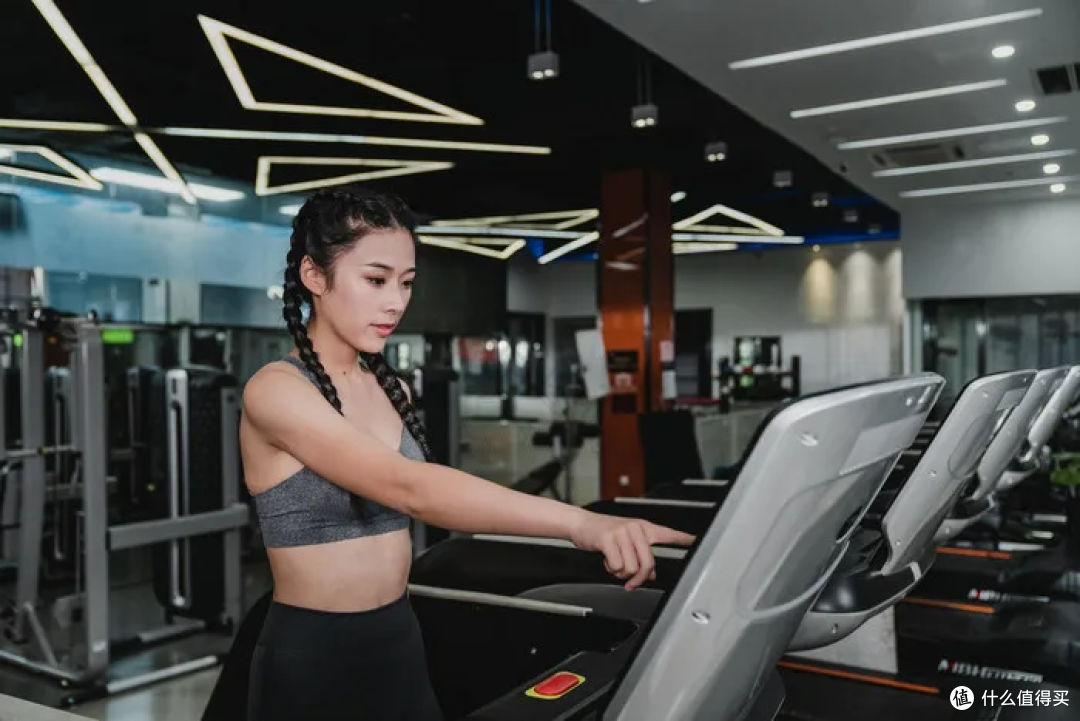 挂耳式耳机怎么挑？五款主流机型从佩戴到音质全解析