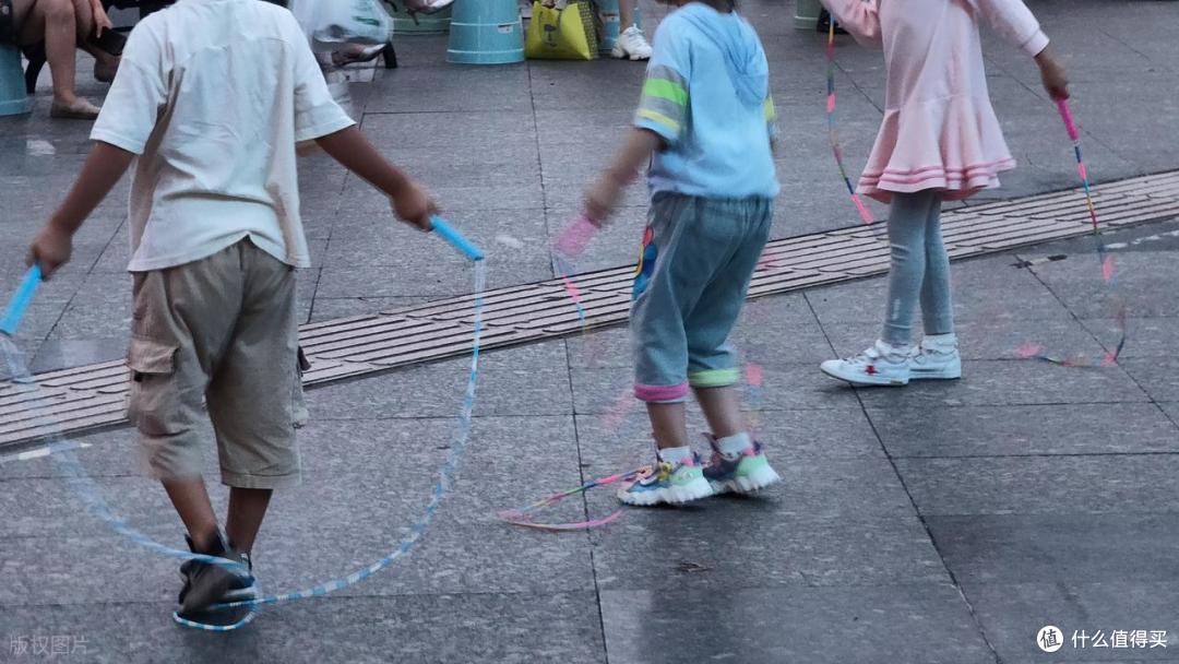 孩子上课走神、体育课总摔倒？别急着骂，可能是“感统失调”！