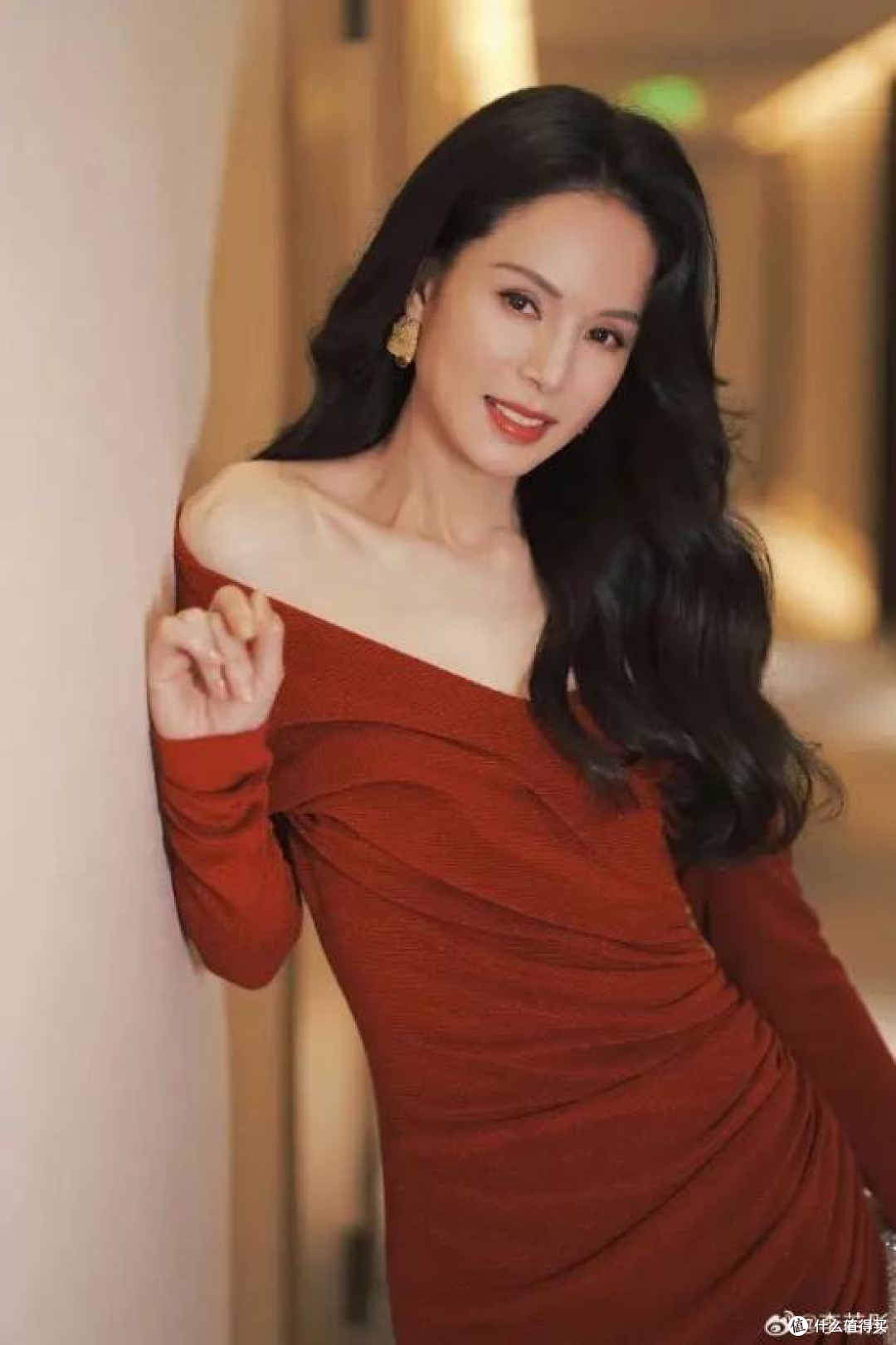 李若彤带货优思益翻车实锤!央视曝光造假,火速道歉全额退款!