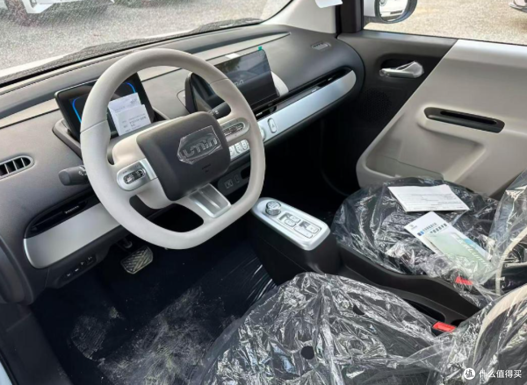宏光miniev对比长安糯玉米，谁才是年轻人的纯电小车？
