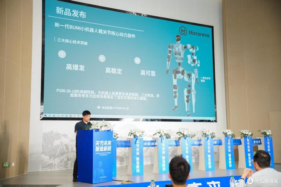 节拍压缩到90秒:泉智博用一条产线,为人形机器人「松绑」