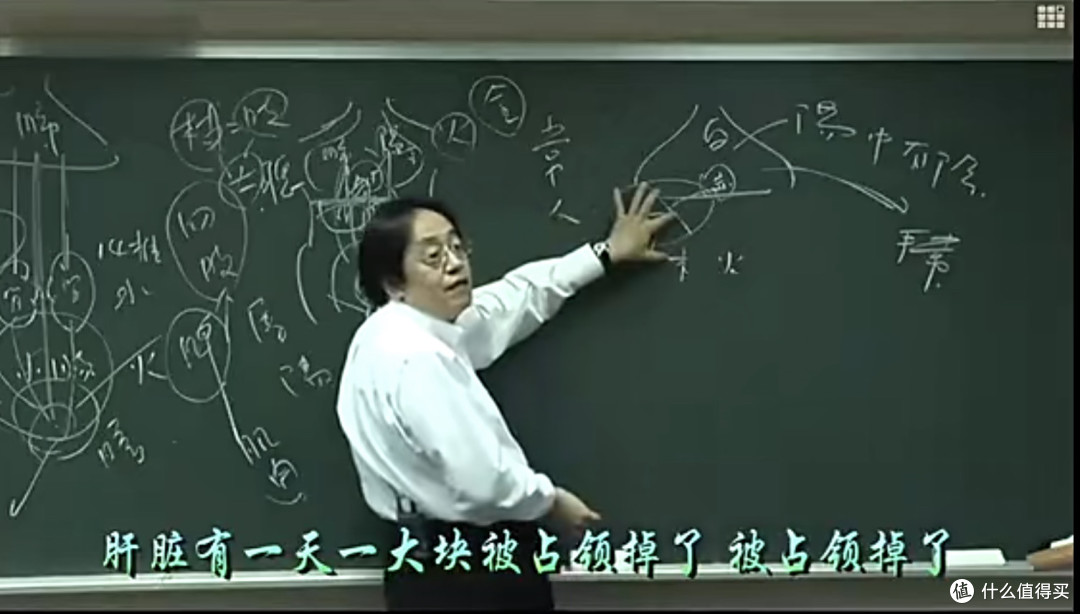 张雪掌红疑肝掌,网友提示及时就医, 别像张雪峰唇紫再酿悲剧