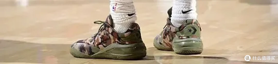 【NBA每日上脚】库里致敬詹姆斯！阿克伦之子都爱它？