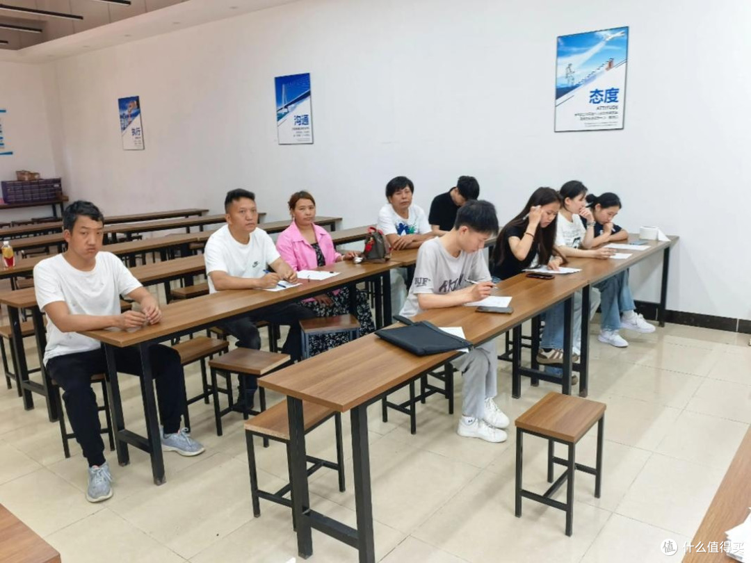 AI提升效率，摆脱机械劳动