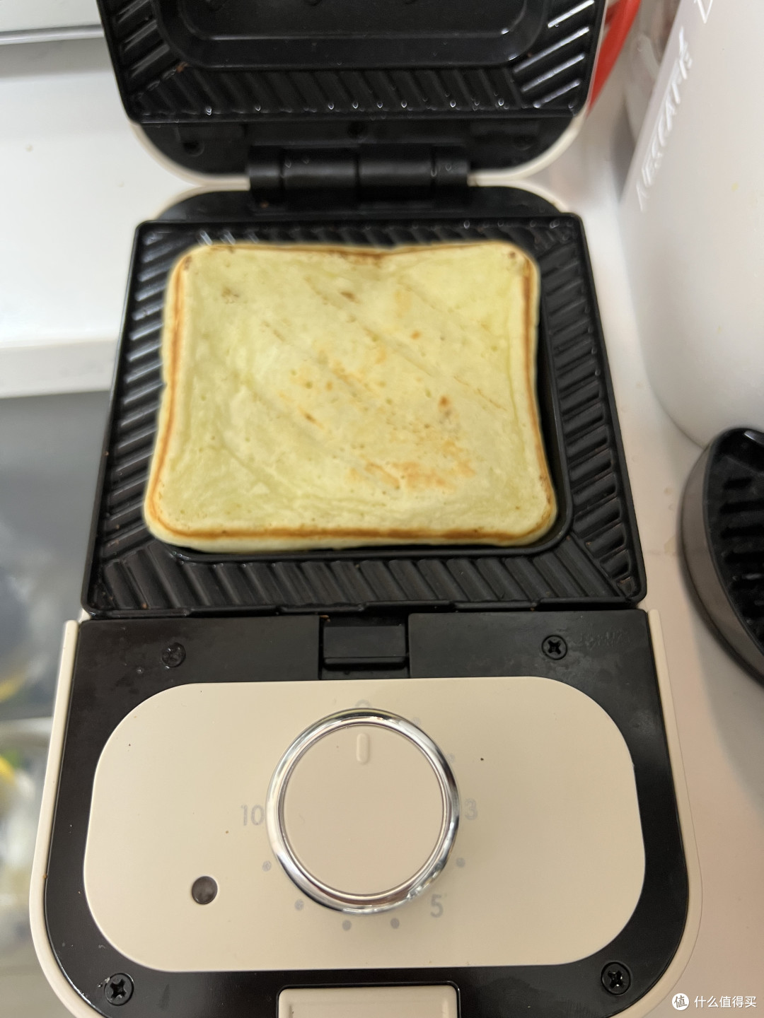 加热时间为4分钟，表面没有焦黄酥脆，属于能吃