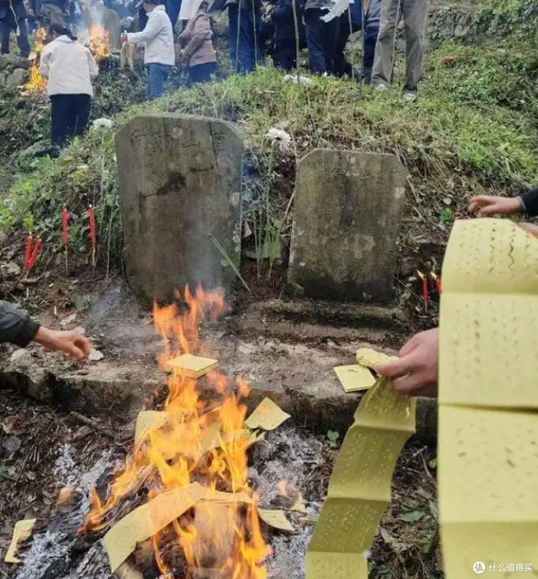 清明节烧纸,90%的人都少了这个关键步骤,相当于白烧纸!