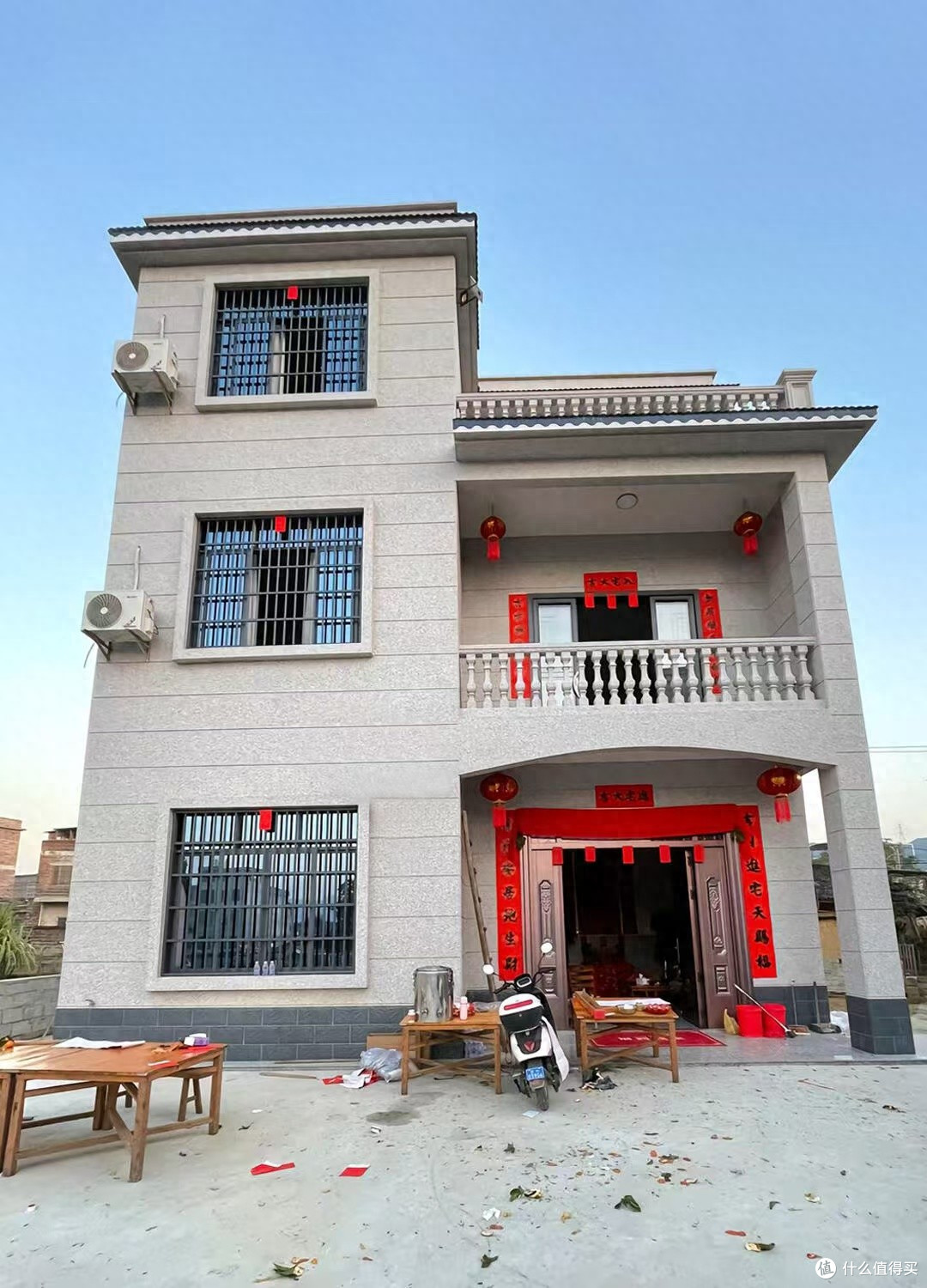 有种痛苦叫“回农村盖房”,自己住不上又卖不掉,彻底沦为不动产