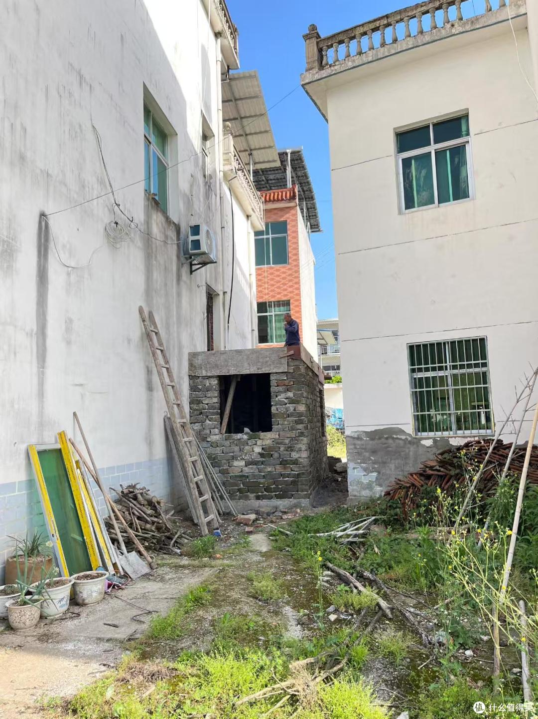 有种痛苦叫“回农村盖房”,自己住不上又卖不掉,彻底沦为不动产