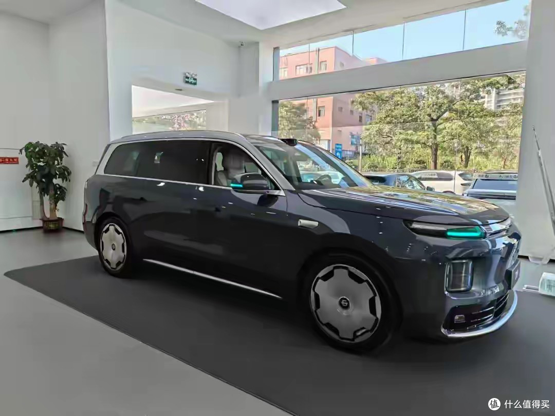 纯电续航500km的增程车来了,全新零跑D19到店,可选6/7座