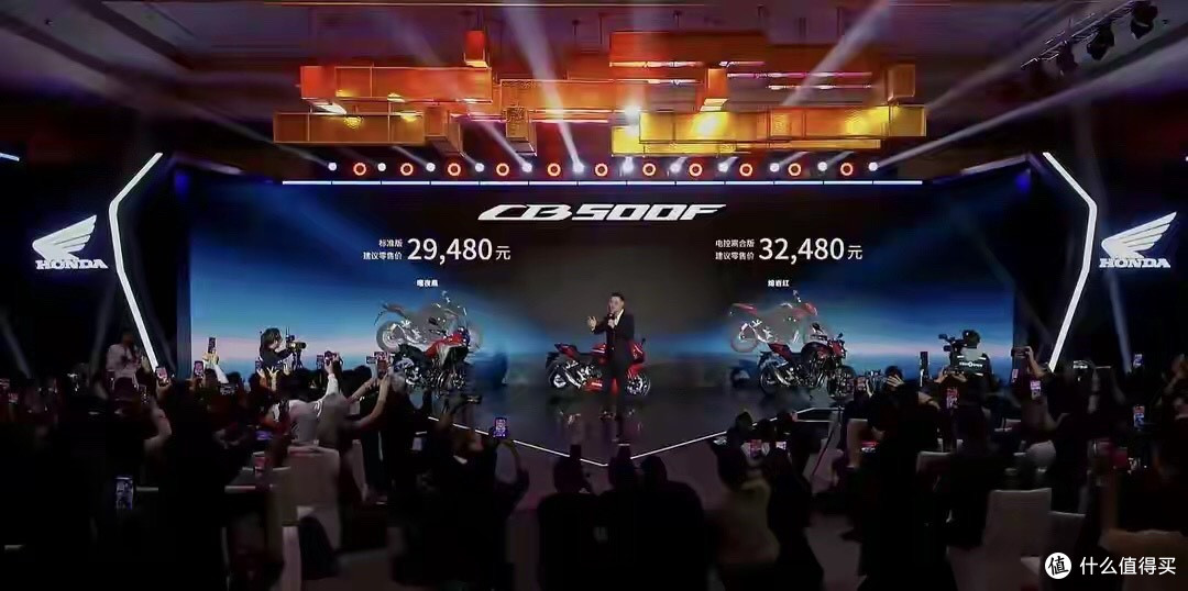 本田掀桌 合资街车新卷王CB500F发布2.9万起配电子离合国产车慌了