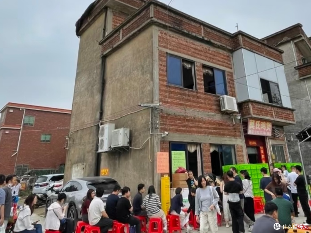 莫氏鸡煲火爆出圈，日均客流量超200桌