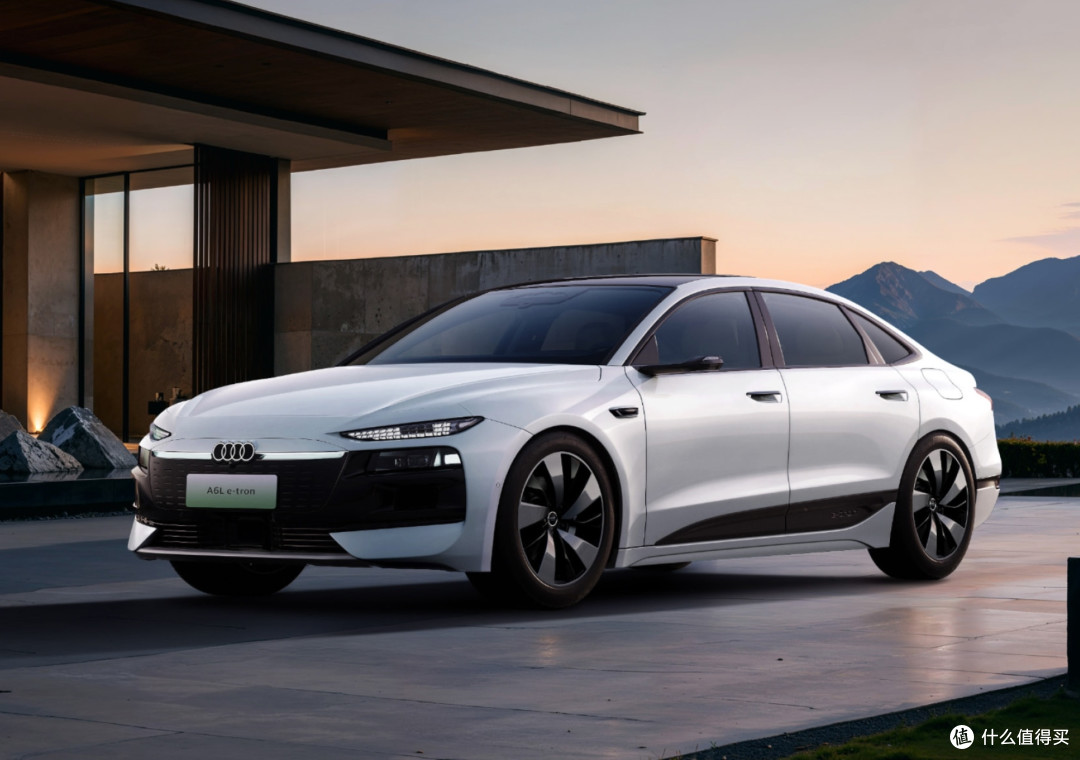 31.3万起!奥迪A6L e-tron来了:华为智驾+800V,宝马i5坐得住吗