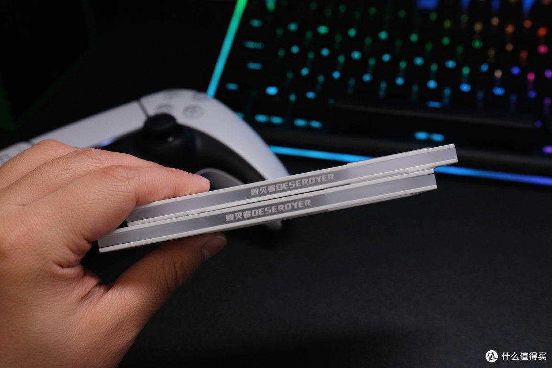 毁灭者锦衣卫电竞内存条评测:RGB 灯效与性能兼备的性价比之选
