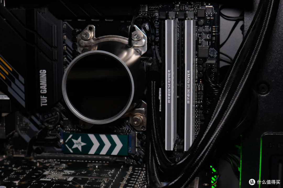 毁灭者锦衣卫电竞内存条评测:RGB 灯效与性能兼备的性价比之选