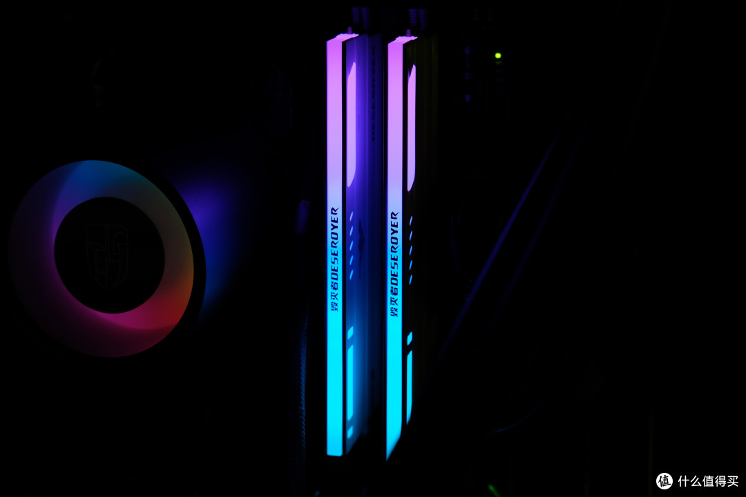 毁灭者锦衣卫电竞内存条评测:RGB 灯效与性能兼备的性价比之选