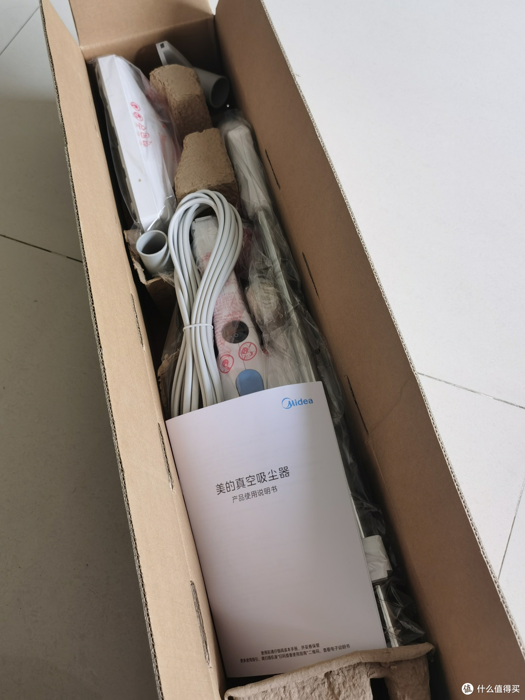 告别电量焦虑：美的有线吸尘器测评——为什么选择“接上插头”