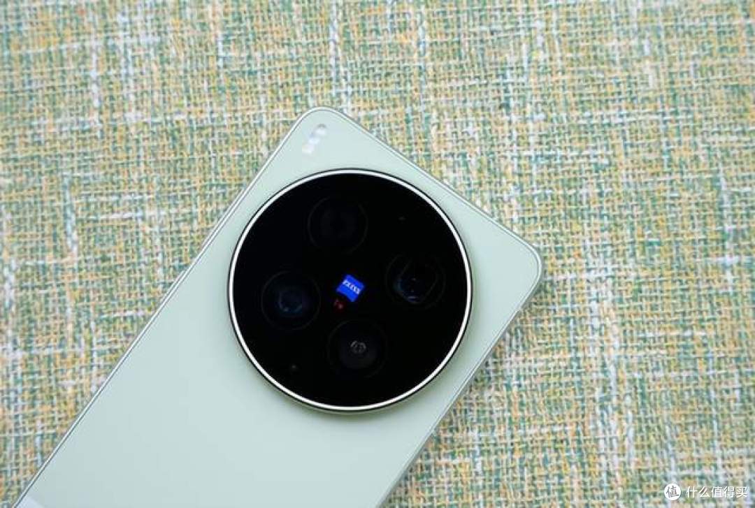 vivo X300 Ultra评测:全焦段拉满的专业影像旗舰