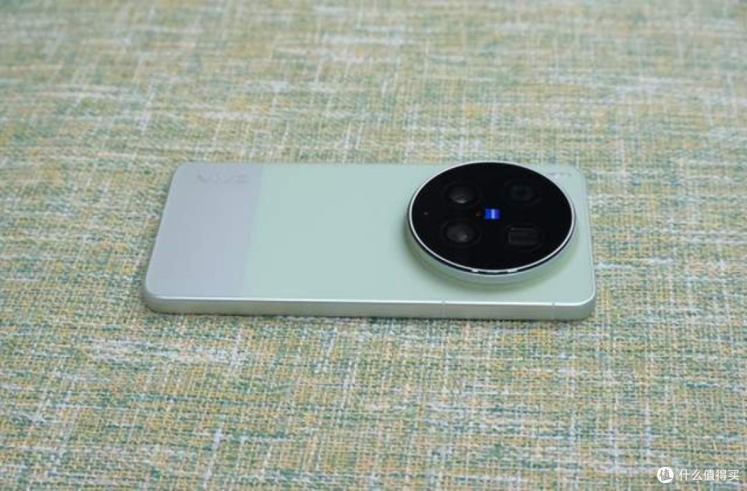 vivo X300 Ultra评测:全焦段拉满的专业影像旗舰