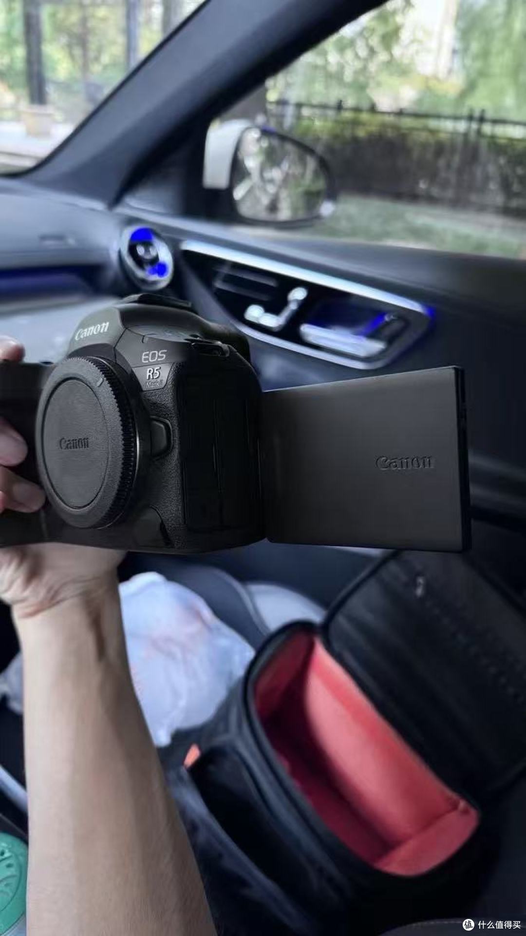 佳能 EOS R5 Mark II|一台通吃专业照片与 8K 视频的全能机皇