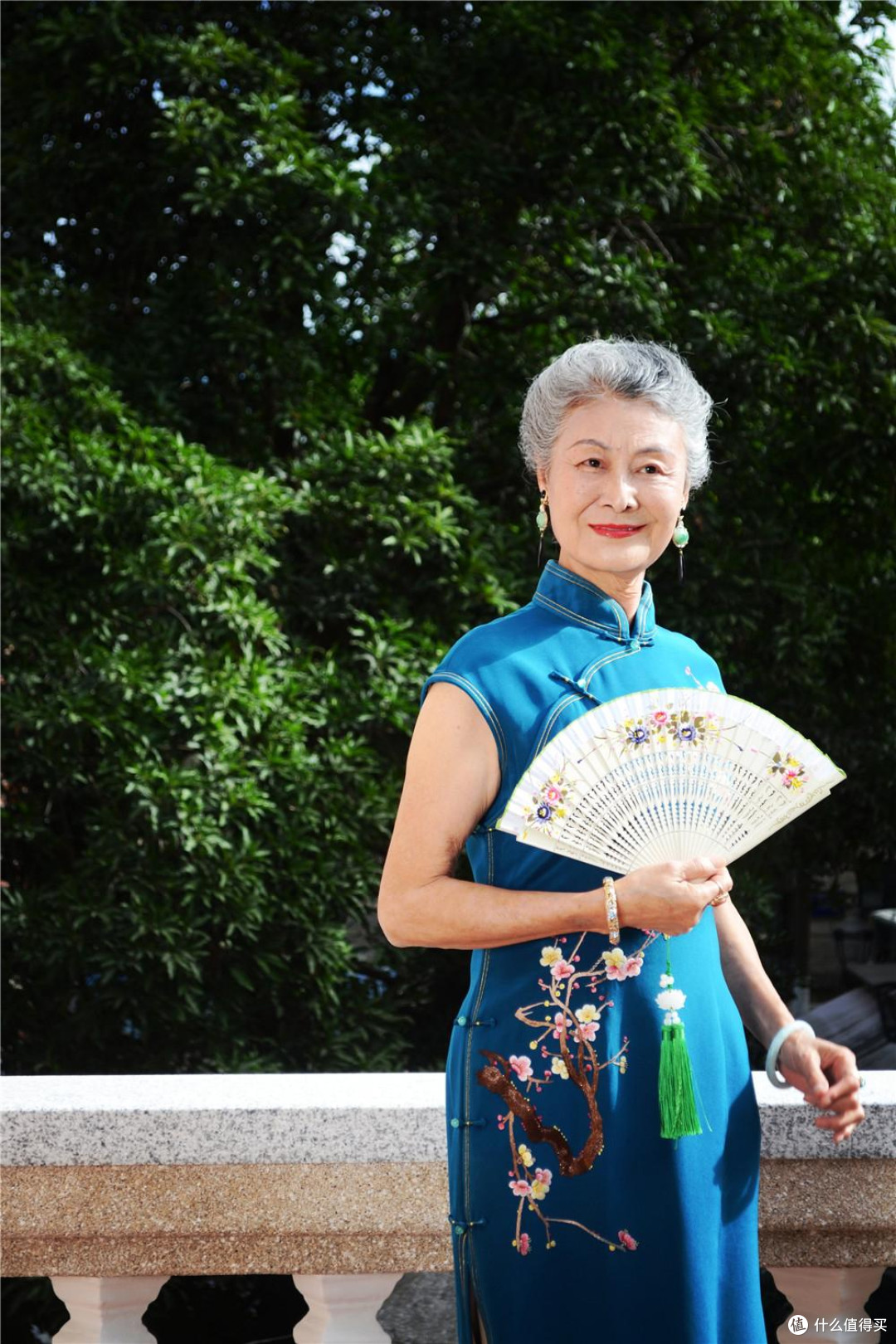 不建议中老年女性留的3种油腻发型,显老又土气,看看有你吗?
