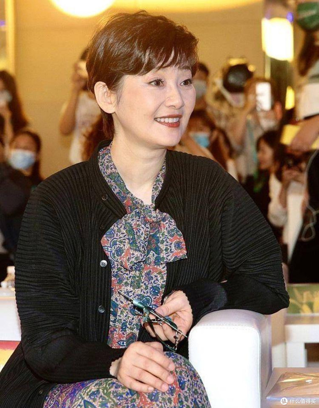 不建议中老年女性留的3种油腻发型,显老又土气,看看有你吗?