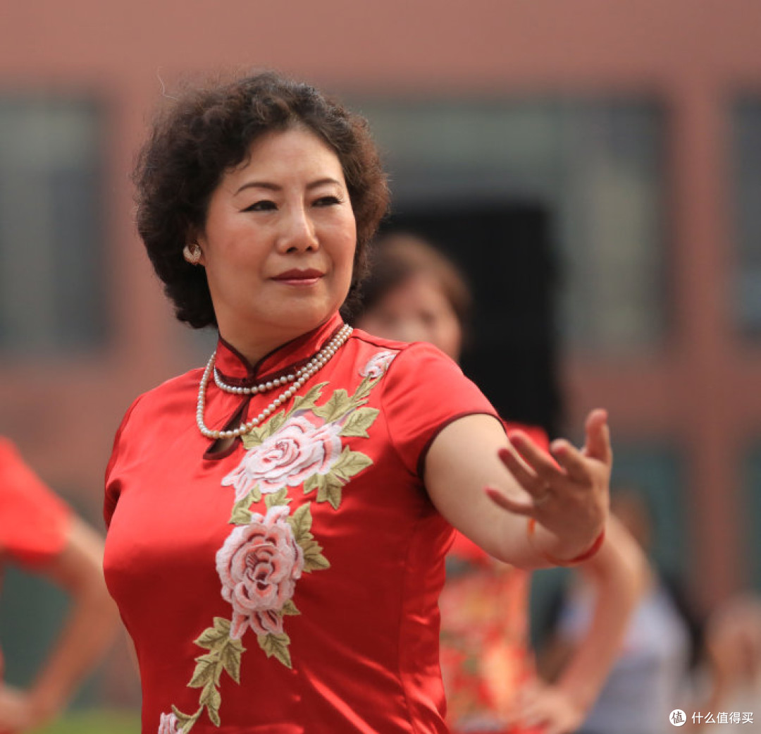 不建议中老年女性留的3种油腻发型,显老又土气,看看有你吗?