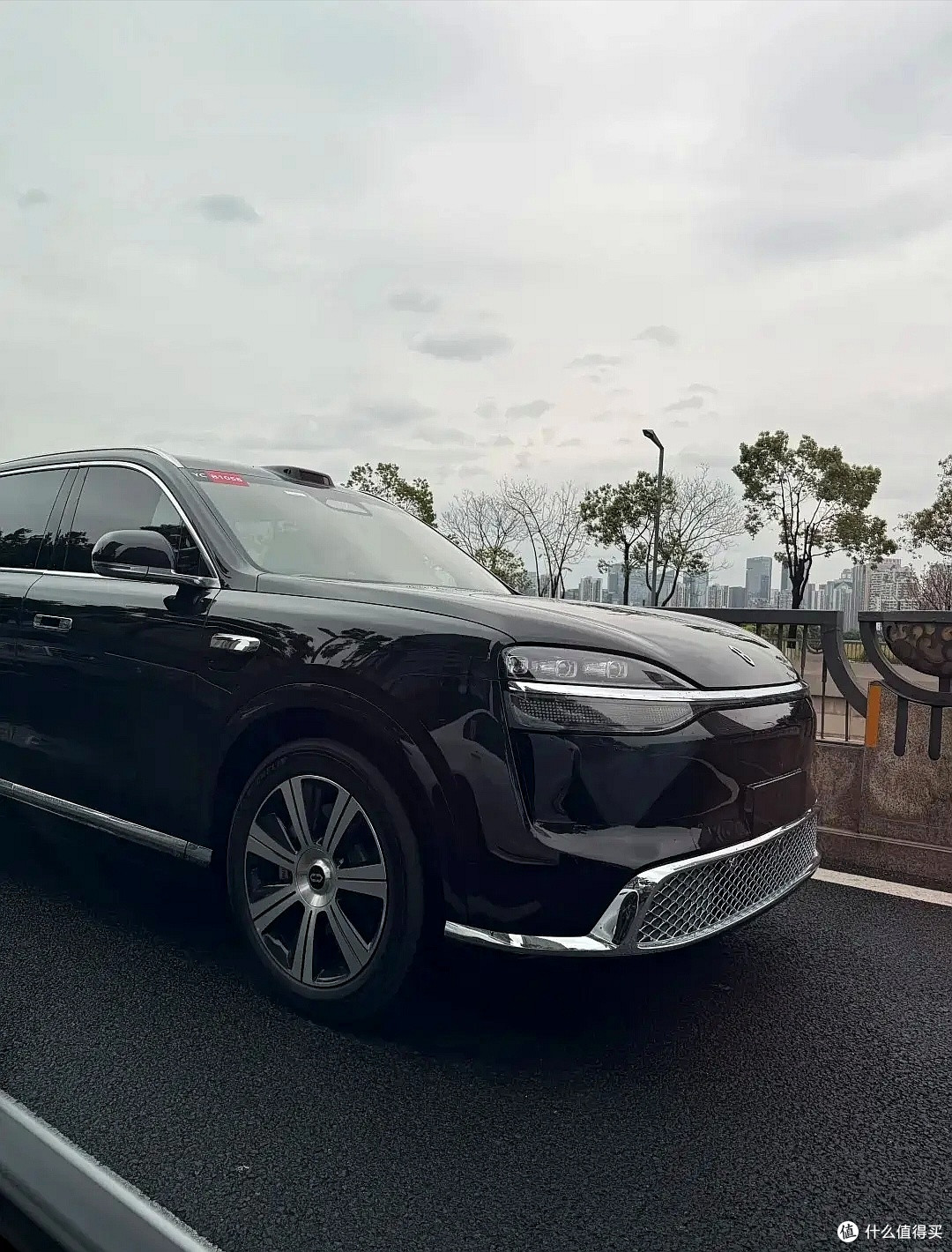 精装变豪装?全网首曝新款问界M9实车,续航、尺寸、智驾全拉满!