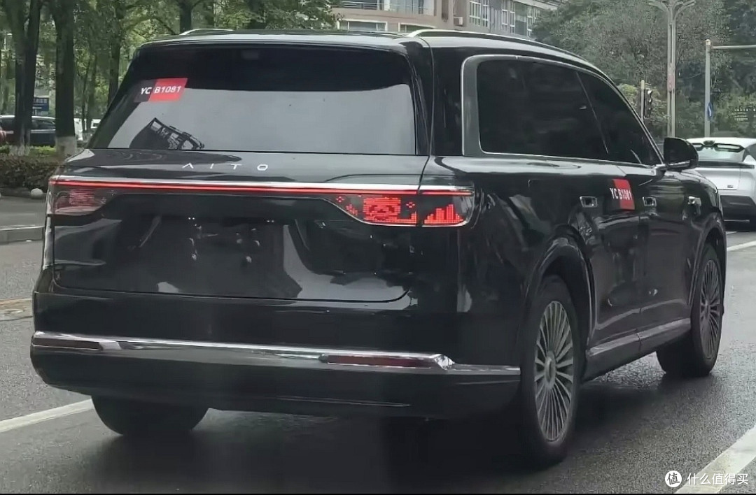 精装变豪装?全网首曝新款问界M9实车,续航、尺寸、智驾全拉满!
