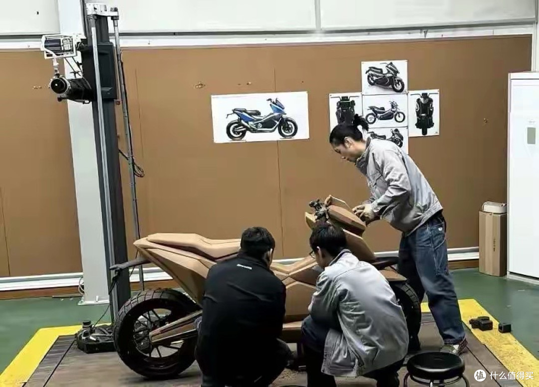 惊爆 张雪ADV350踏板从PPT变实车 最快三月内路试 这次真没画饼