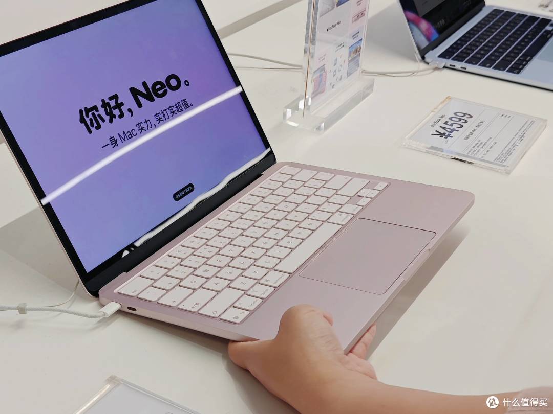 摸过MacBook Neo真机后,5K买个“减配”智商税真的合适吗?