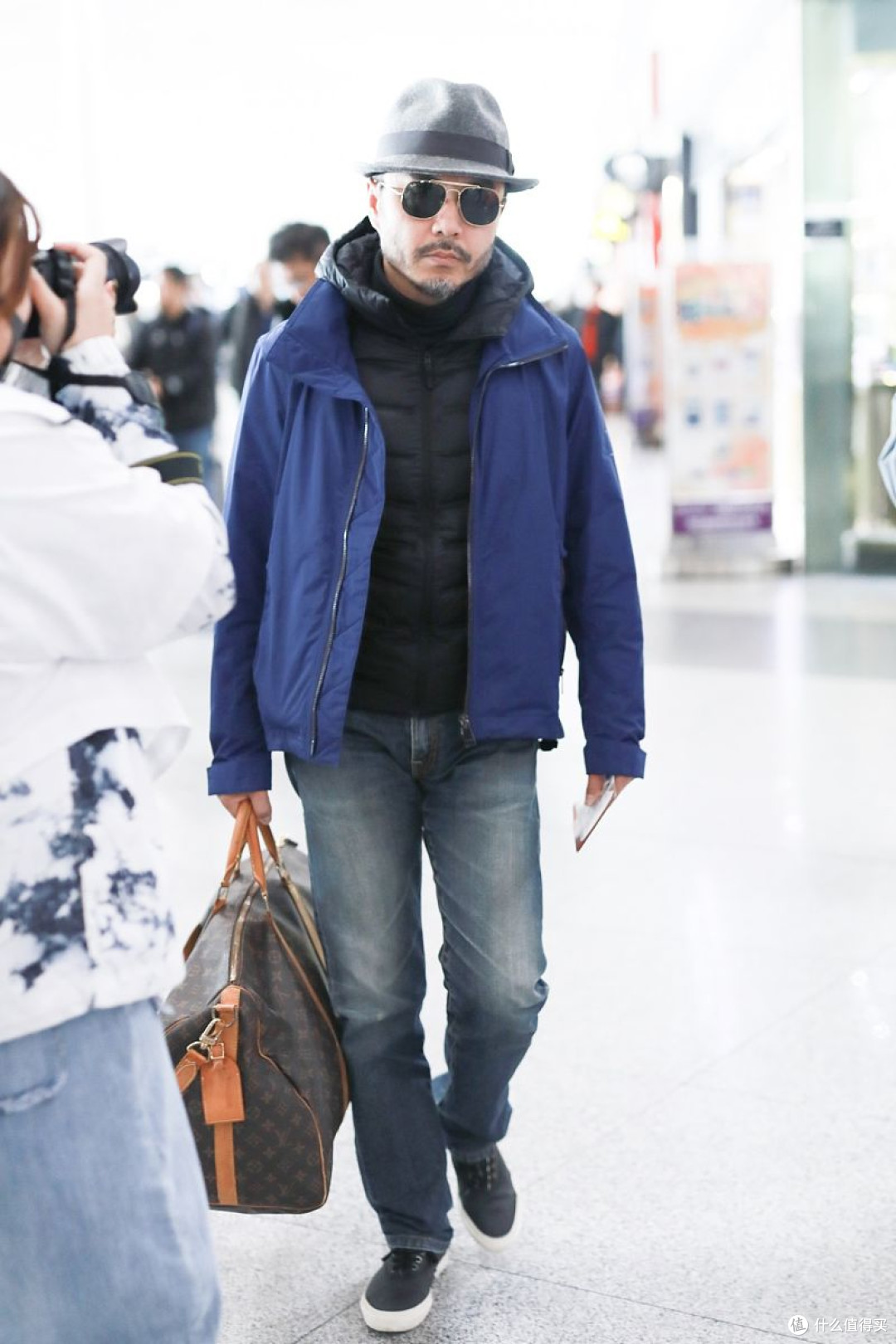 建议中年男人，春天要远离这4种显土、显老气的颜色，太油腻了！