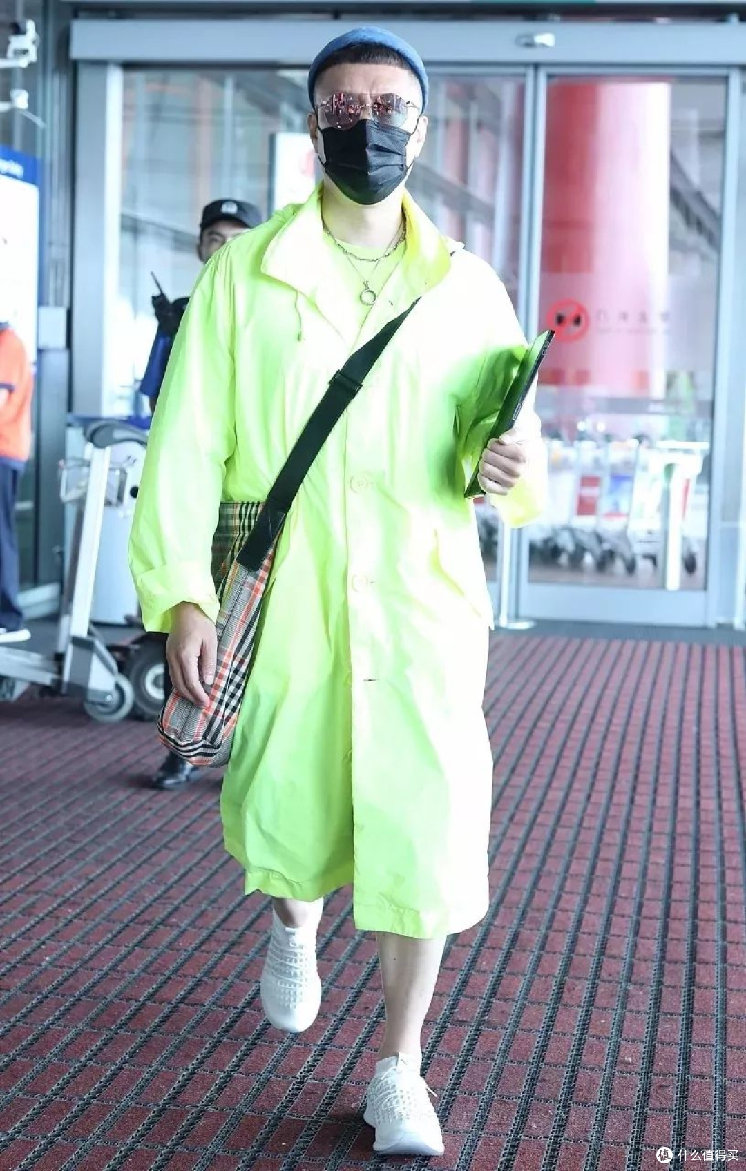 建议中年男人，春天要远离这4种显土、显老气的颜色，太油腻了！
