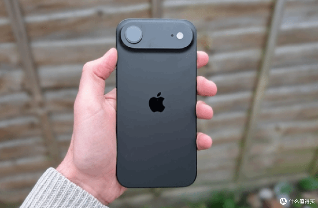 iPhone AIR销量惨到砍单80% !苹果硬刚不死心,继续推出AIR 2 !