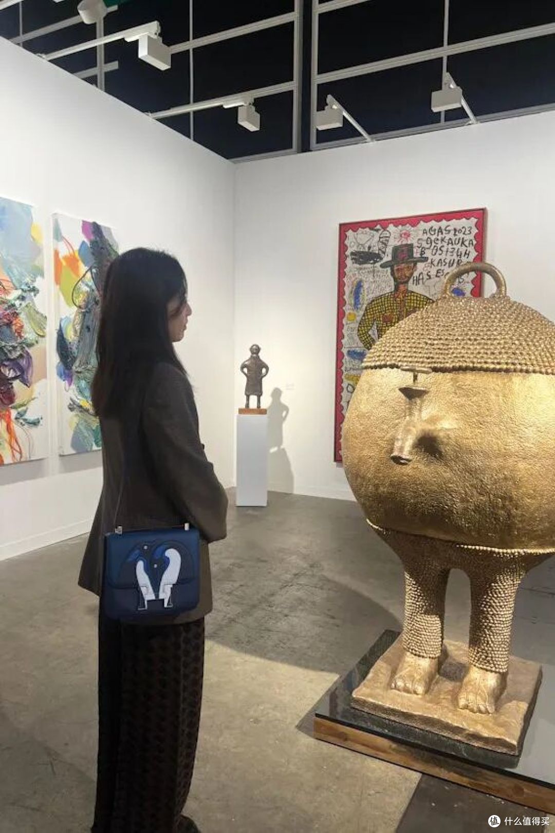 甘比背200万爱马仕包包，吃路边摊：为什么身价越高，越接地气？