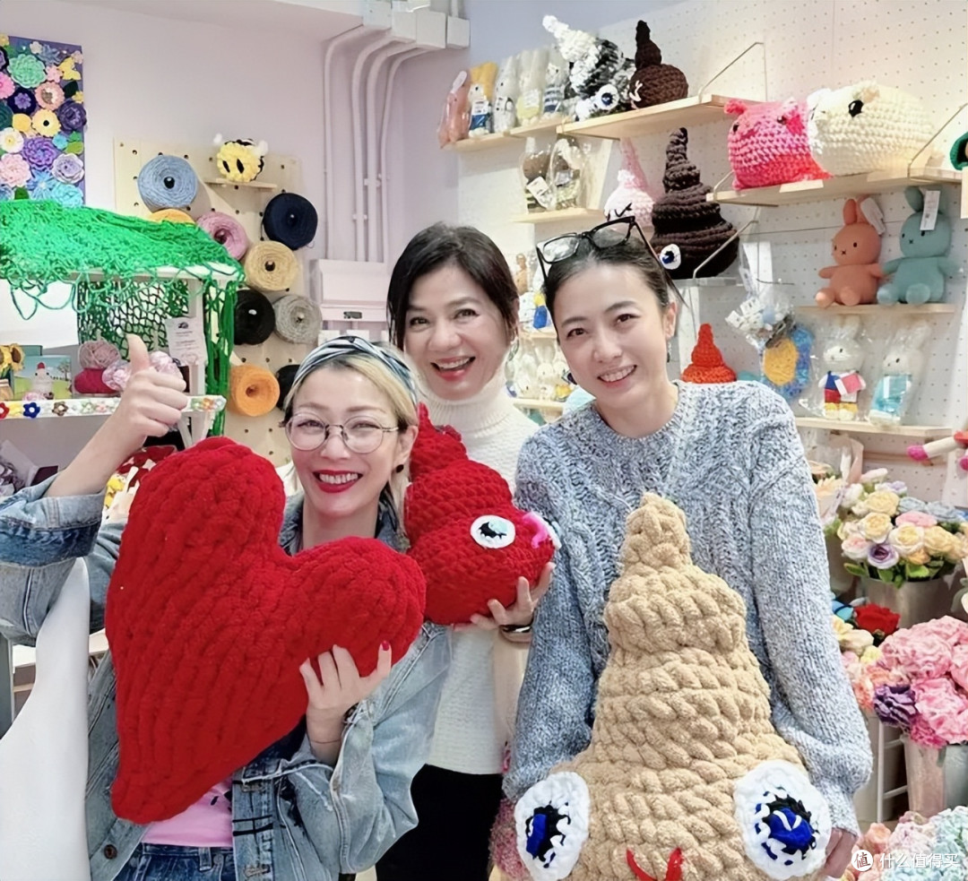 甘比背200万爱马仕包包，吃路边摊：为什么身价越高，越接地气？