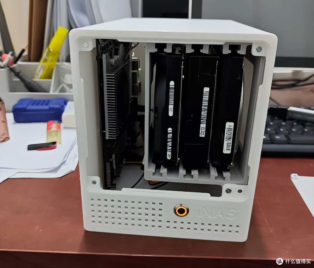 3D打印机箱+监控副屏,669元的飞牛圣体是不是智商税?