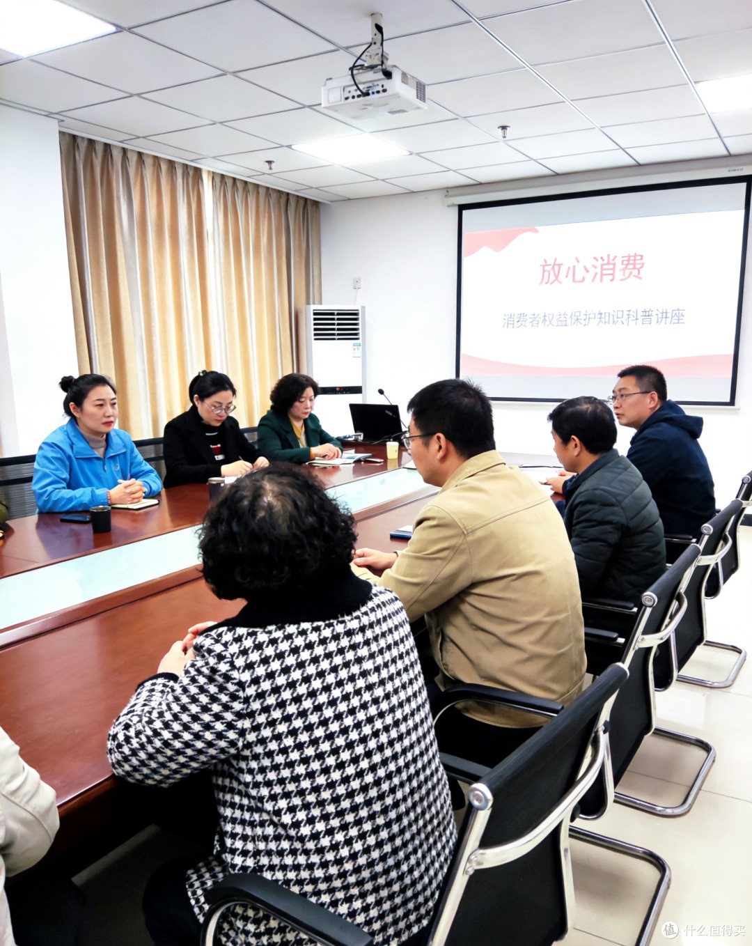 筑牢消费安全防线 争做理性聪明消费者