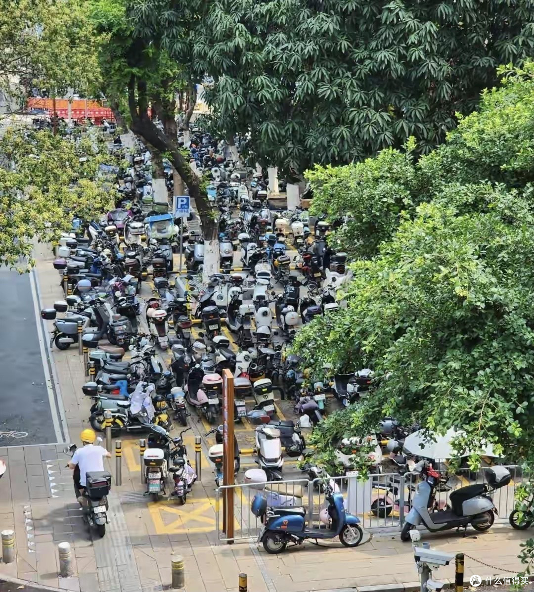深圳APEC时刻,600万辆电单车围城,治理究竟是该疏还是该禁?