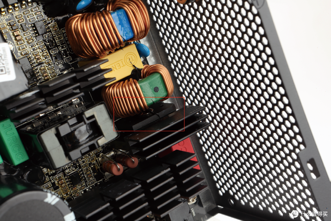 高品质850W的ATX 3.1电源:用料舍得下本,每瓦的电容量达0.8μF!