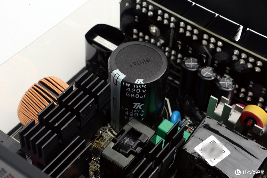 高品质850W的ATX 3.1电源:用料舍得下本,每瓦的电容量达0.8μF!