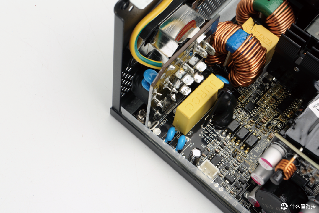 高品质850W的ATX 3.1电源:用料舍得下本,每瓦的电容量达0.8μF!