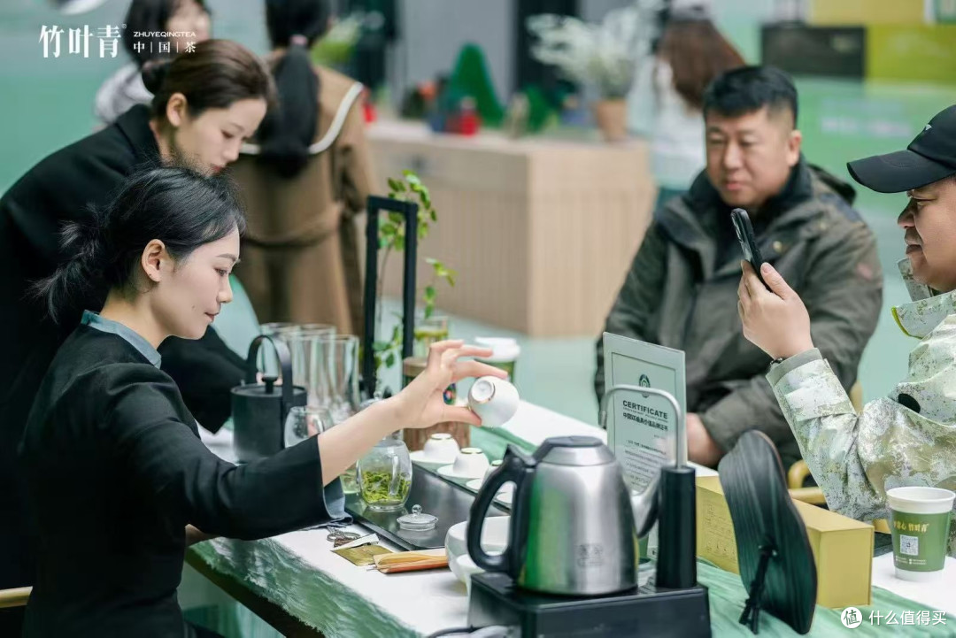 一杯竹叶青春茶教你读懂中式待客之道