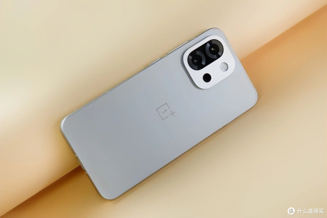 16GB+1024GB,4月份降至谷底价的3款顶配手机,流畅不卡用五年
