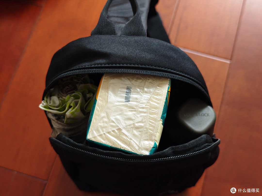 挑战全网比包更能装的上衣,猜猜我的这件衣服可以装多少物品?