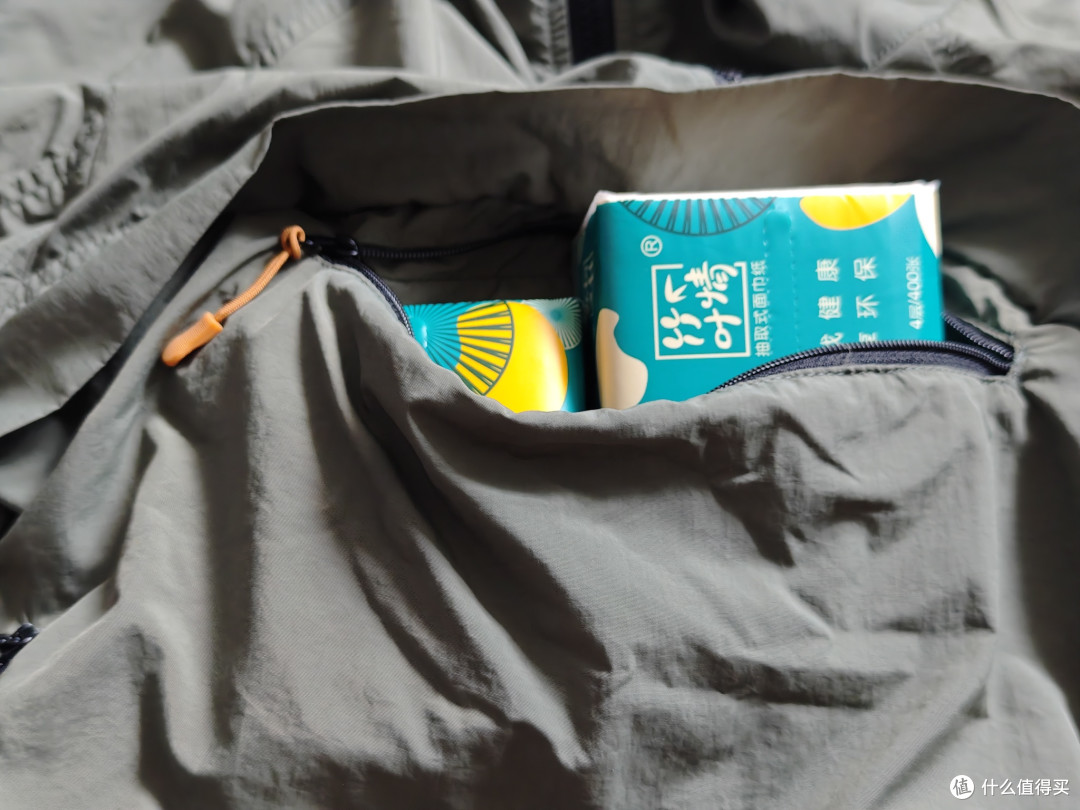 挑战全网比包更能装的上衣,猜猜我的这件衣服可以装多少物品?