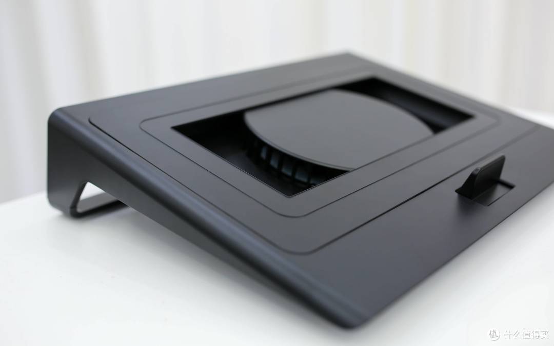 自适应智能控温,核心直降38°C——雷蛇(Razer)笔记本散热底座