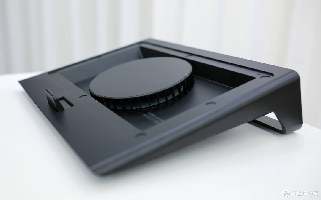 自适应智能控温,核心直降38°C——雷蛇(Razer)笔记本散热底座