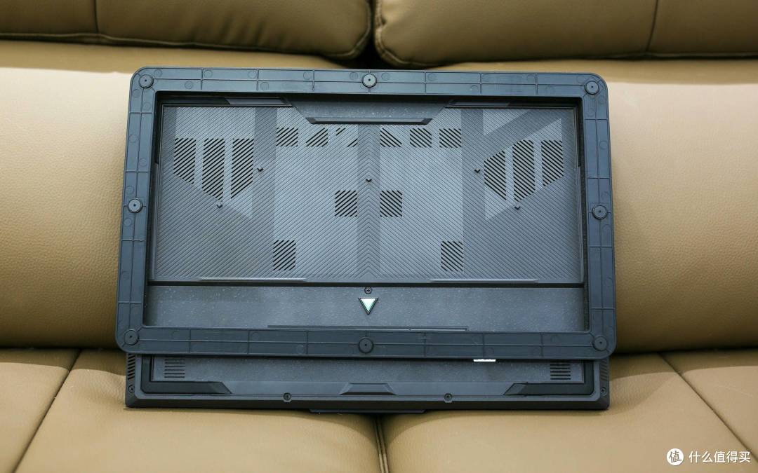 自适应智能控温,核心直降38°C——雷蛇(Razer)笔记本散热底座