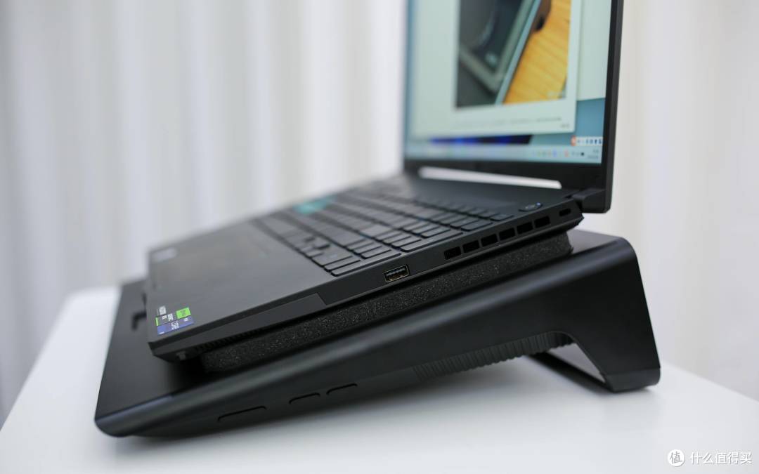 自适应智能控温,核心直降38°C——雷蛇(Razer)笔记本散热底座